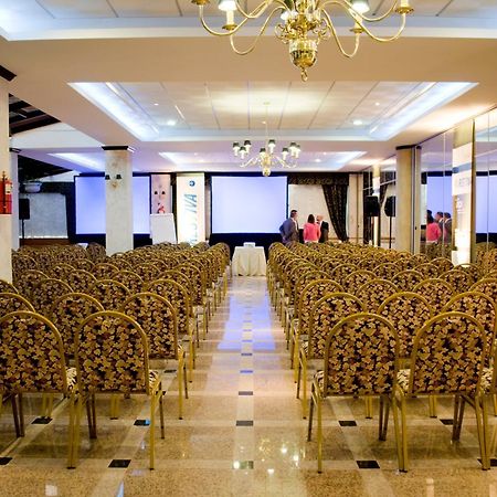 Ramada By Wyndham Buenos Aires Hotel Vicente López Negócio foto