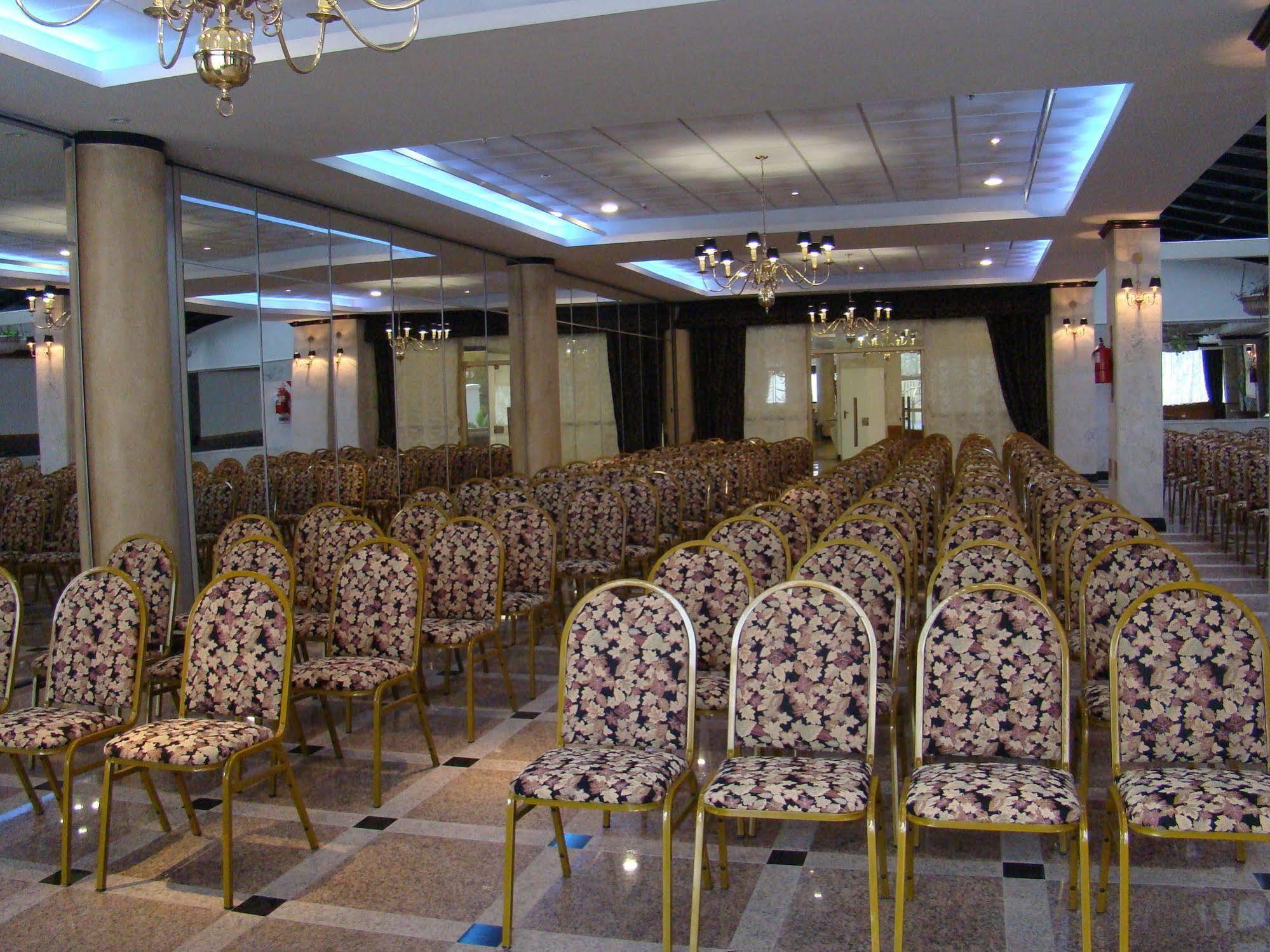 Ramada By Wyndham Buenos Aires Hotel Vicente López Exterior foto