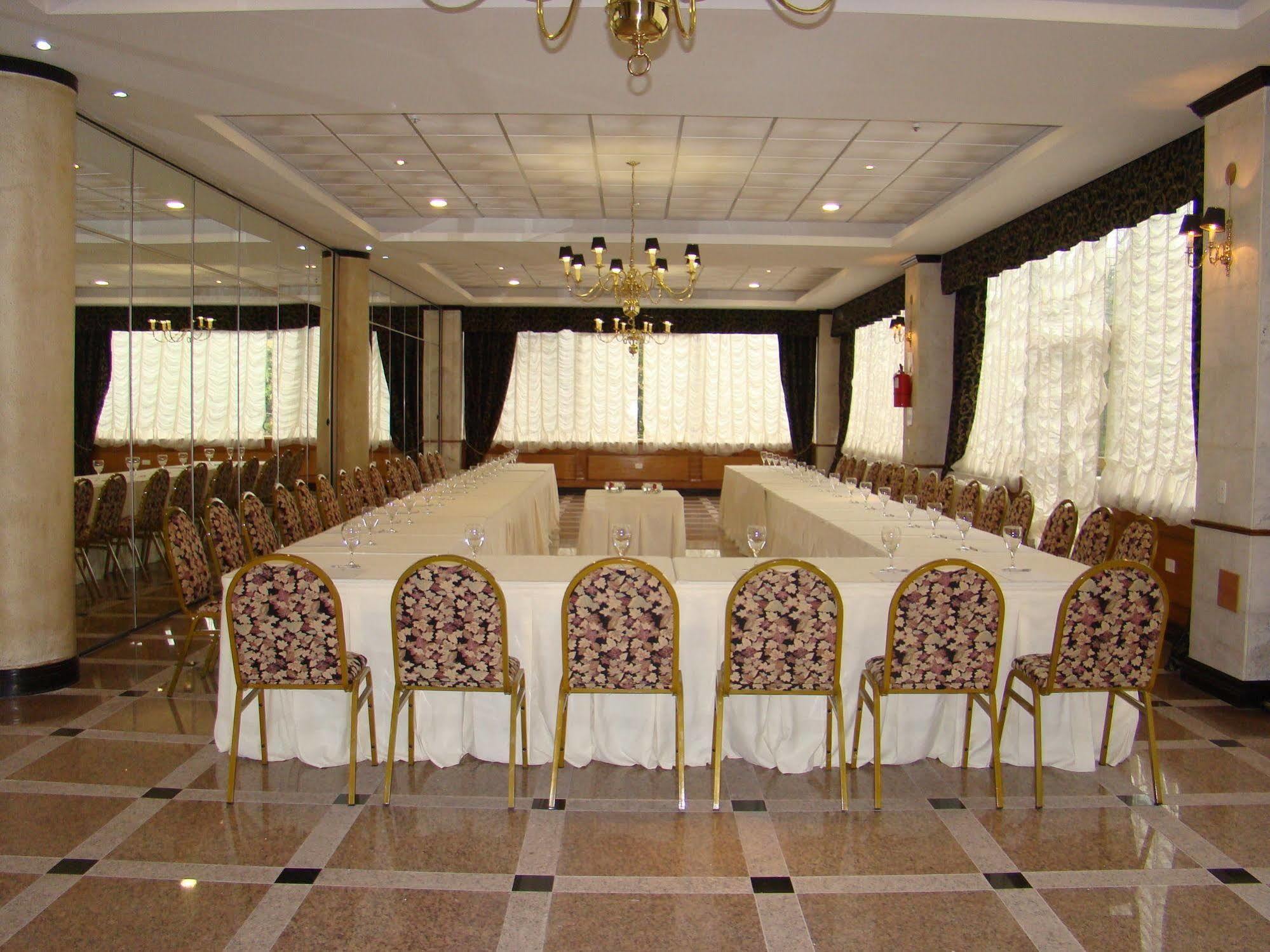 Ramada By Wyndham Buenos Aires Hotel Vicente López Exterior foto